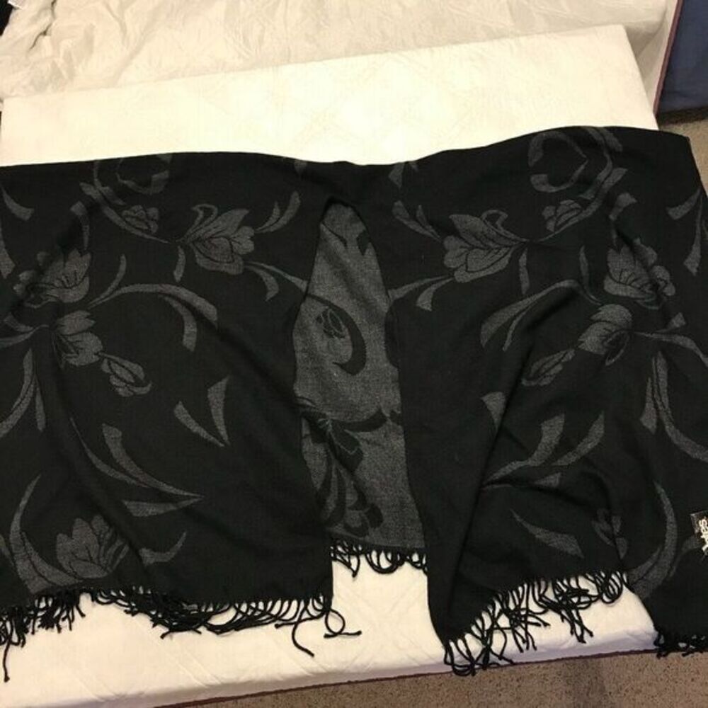 totes Isotoner black Shawl XXL nwt
